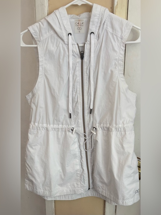 CALIA by Carrie Underwood Jackets & Blazers - CALIA by Carrie Underwood White Sleeveless Hooded Zip-Front Vest